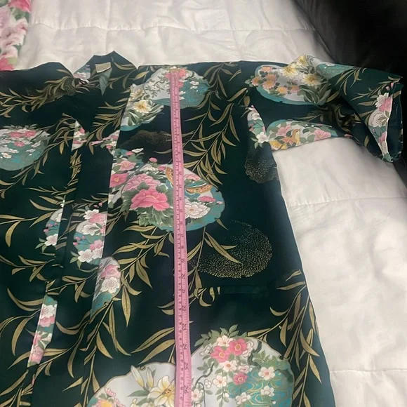 Gorgeous Robe - Picture 4 of 10